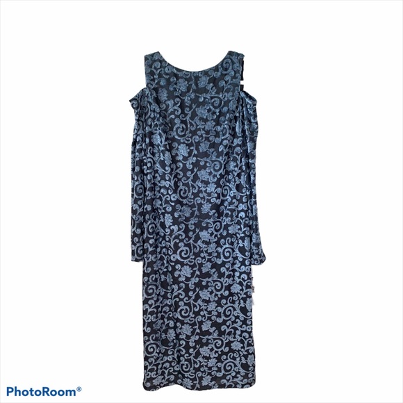 Maggy London Dresses & Skirts - NWT MAGGY LONDON cold shoulder velvet midi dress